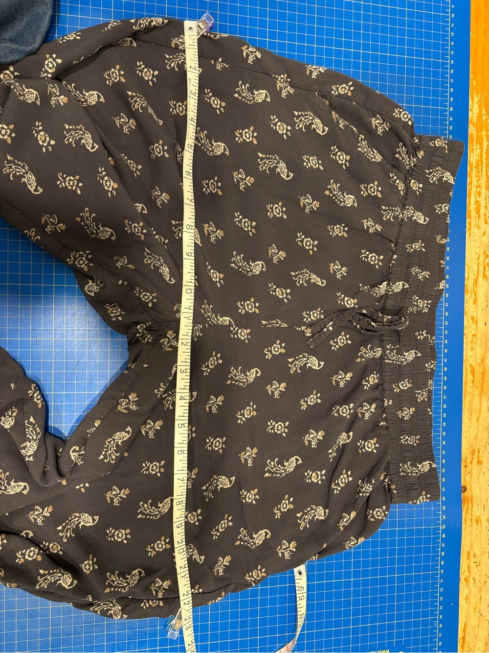 Grey Printed Drawstring Pants - Picture 11 of 12